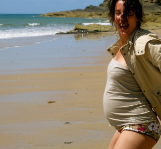 Photo de sonia enceinte à la plage