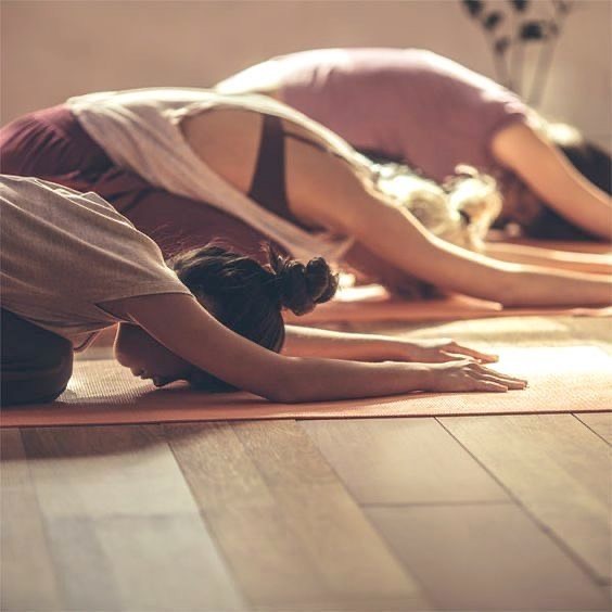🧘‍♀️Yoga🧘‍♀️
.
.
.
Yoga : 
« Discipline spirituelle et corporelle issue de cette méthode et qui vise à libérer l'esprit des contraintes du corps par la maîtrise de son mouvement, de son rythme et du souffle. »
.
.
.
Qui vise à libérer le corps des contraintes de l’esprit également 
.
.
. 
Libérez-vous. Évadez-vous. 
.
.
. 
Prenez le temps de prendre soin de vous ! 
.
.
. 
Des séances de yoga prénatal sont disponibles pour toutes inscriptions sur notre site en bio !
.
.
.
#formationdedanseprenatale #danser
#soniaduchesne #mamdanse #lesmamansquisebougent #dansemamanbebe #bienetre #bordeaux #paris #sportgrossesse #sport #pregnancy #enformeenceinte #mumtobe #grossesse #danseprenatale #mumlife #mother #dance #prenatale #explorer